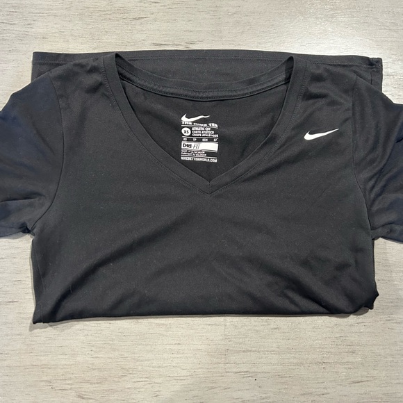 Nike womans short sleeved v-neck t-shirt - Picture 1 of 3